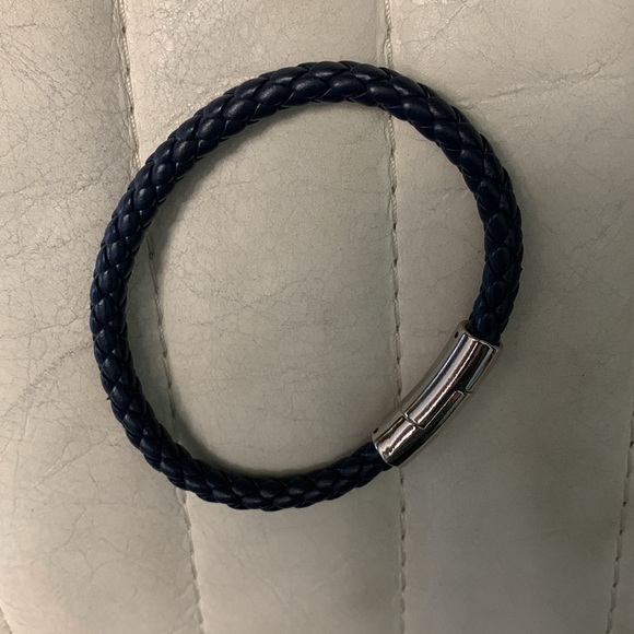 Blue Braided Leather Bracelet - Magnetic Silvertone Closure - Picture 8 of 9